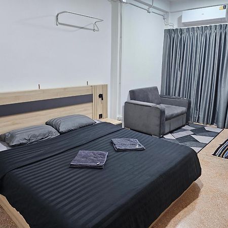 Urban Jungle Hostel Bangkok Extérieur photo