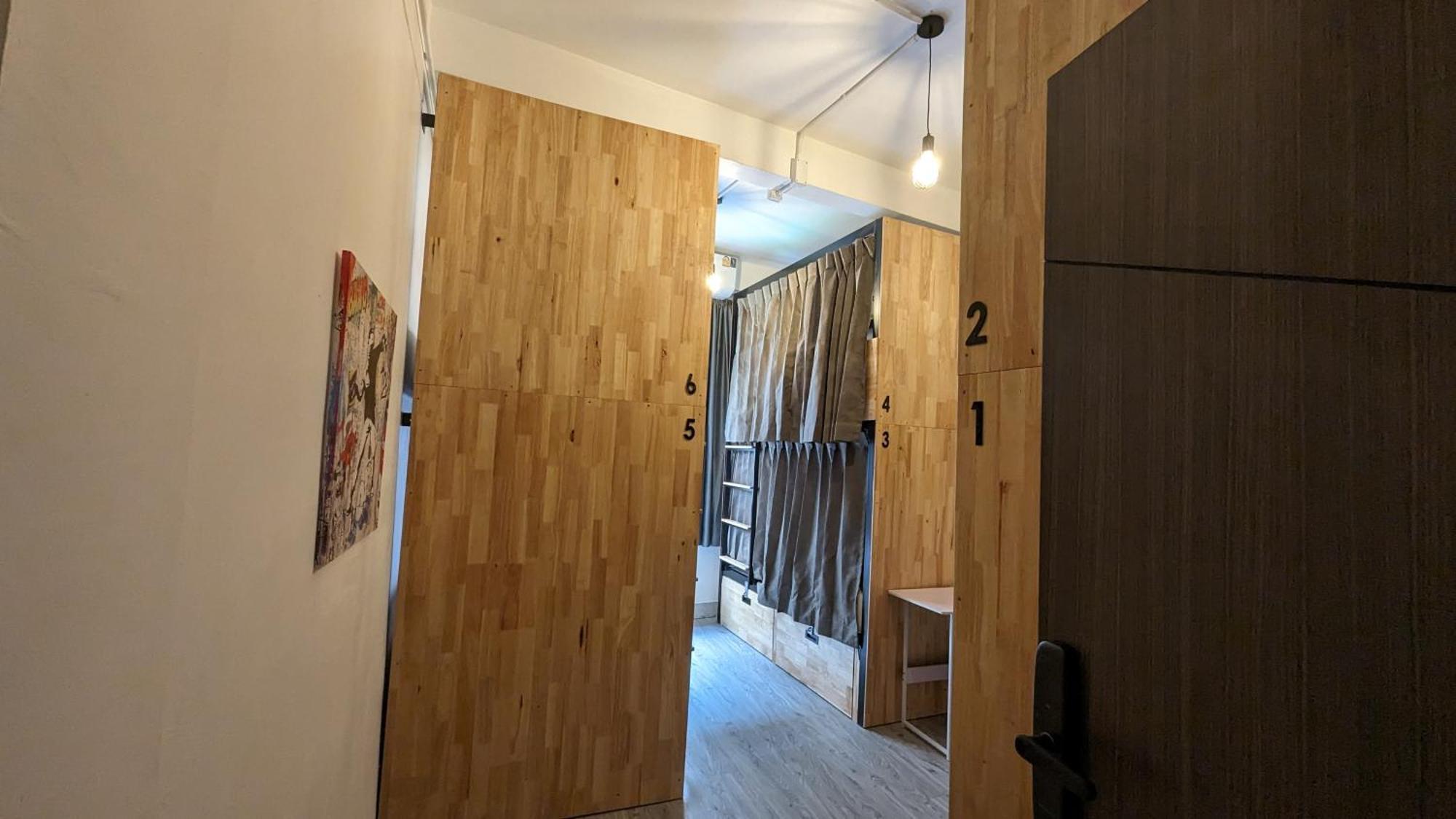 Urban Jungle Hostel Bangkok Extérieur photo