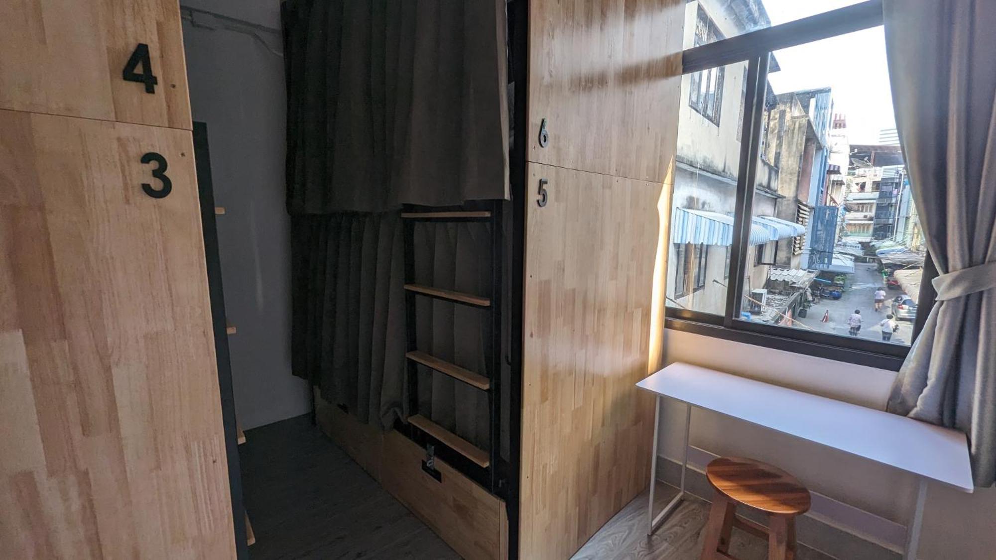 Urban Jungle Hostel Bangkok Extérieur photo