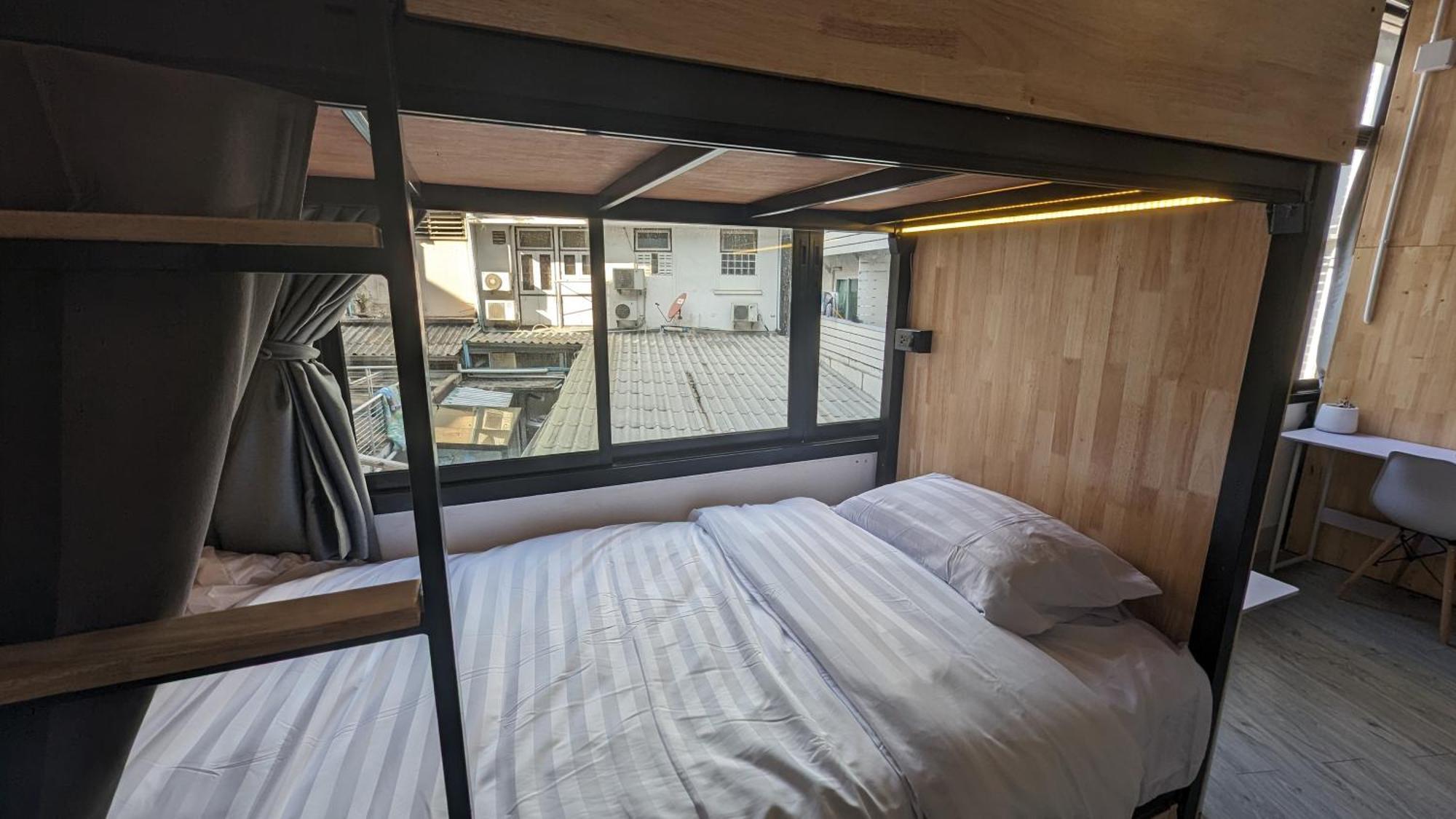 Urban Jungle Hostel Bangkok Extérieur photo
