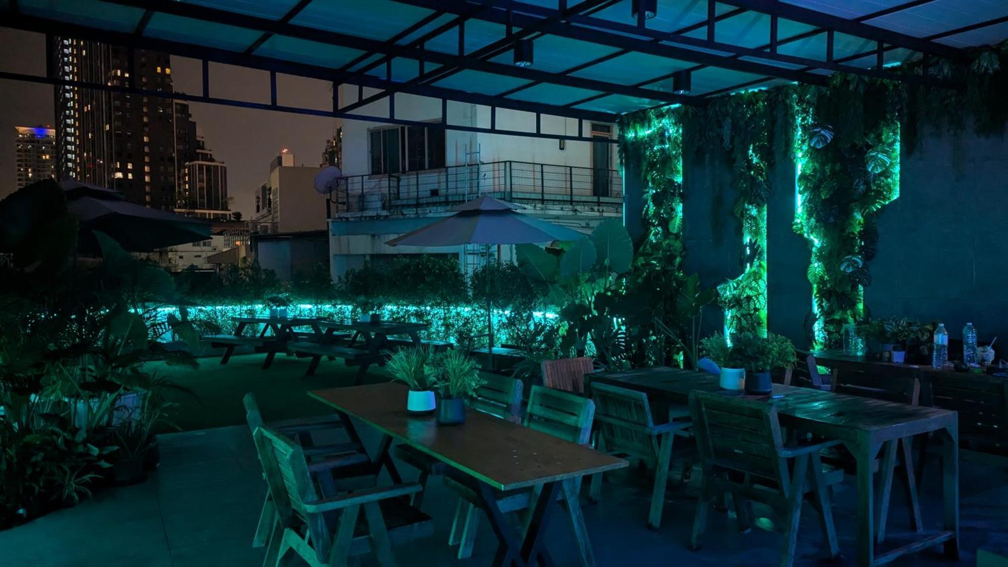 Urban Jungle Hostel Bangkok Extérieur photo