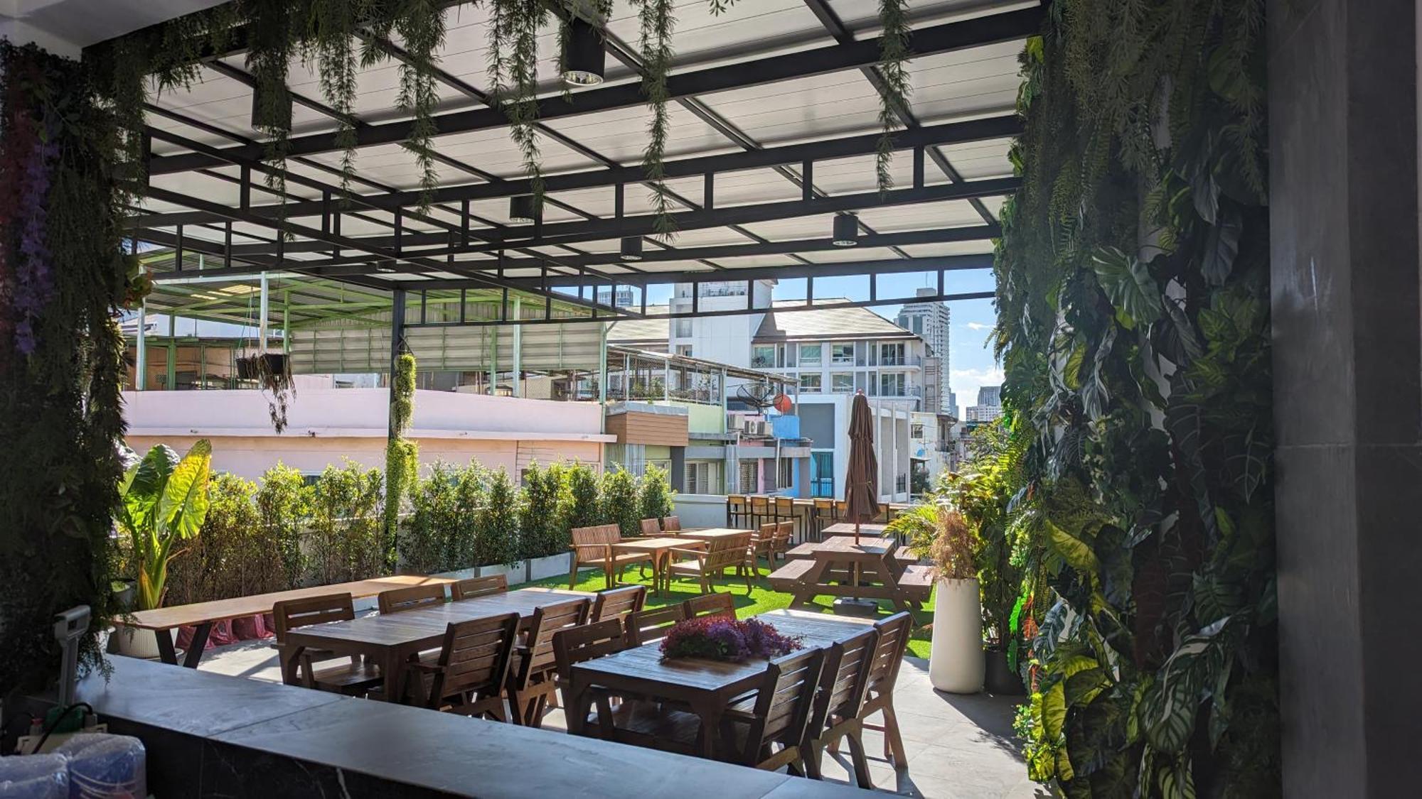 Urban Jungle Hostel Bangkok Extérieur photo