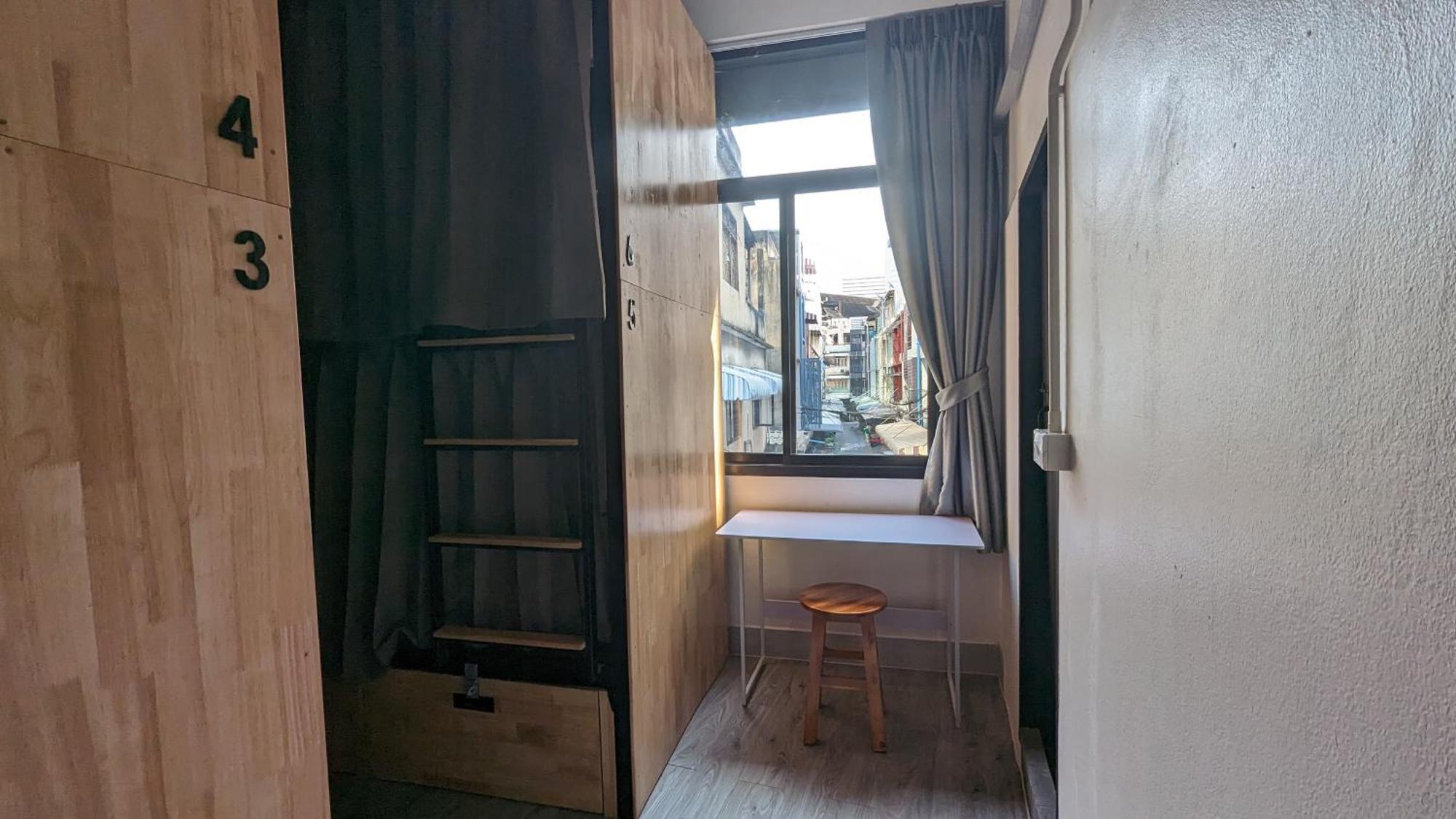 Urban Jungle Hostel Bangkok Extérieur photo