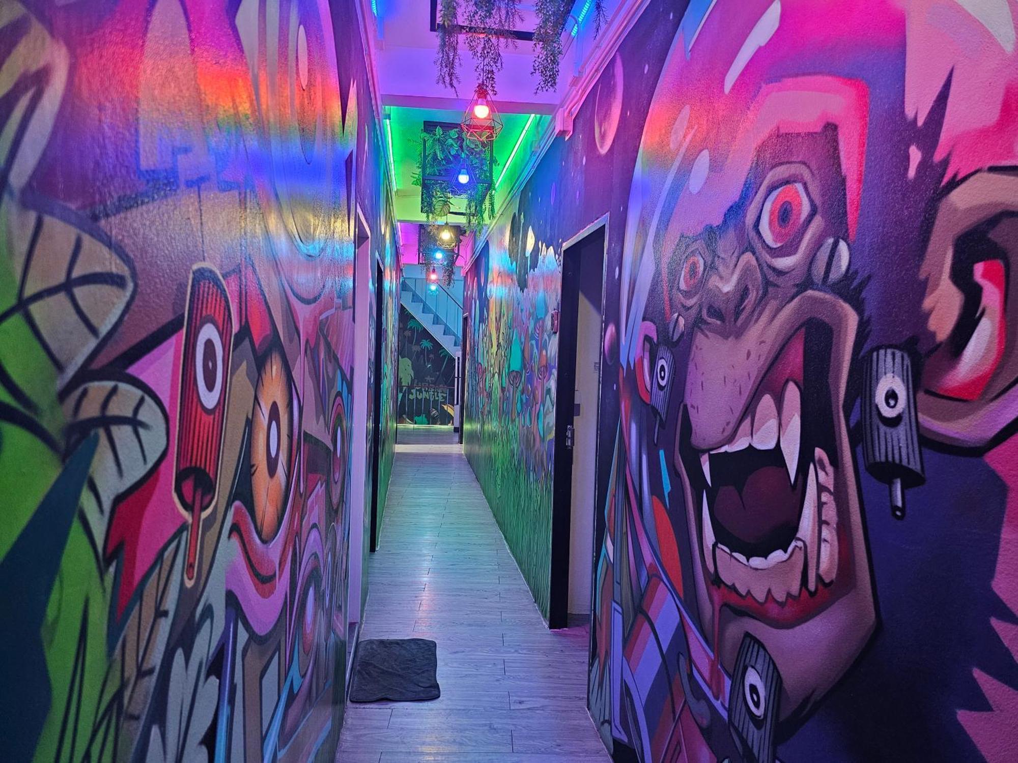 Urban Jungle Hostel Bangkok Extérieur photo