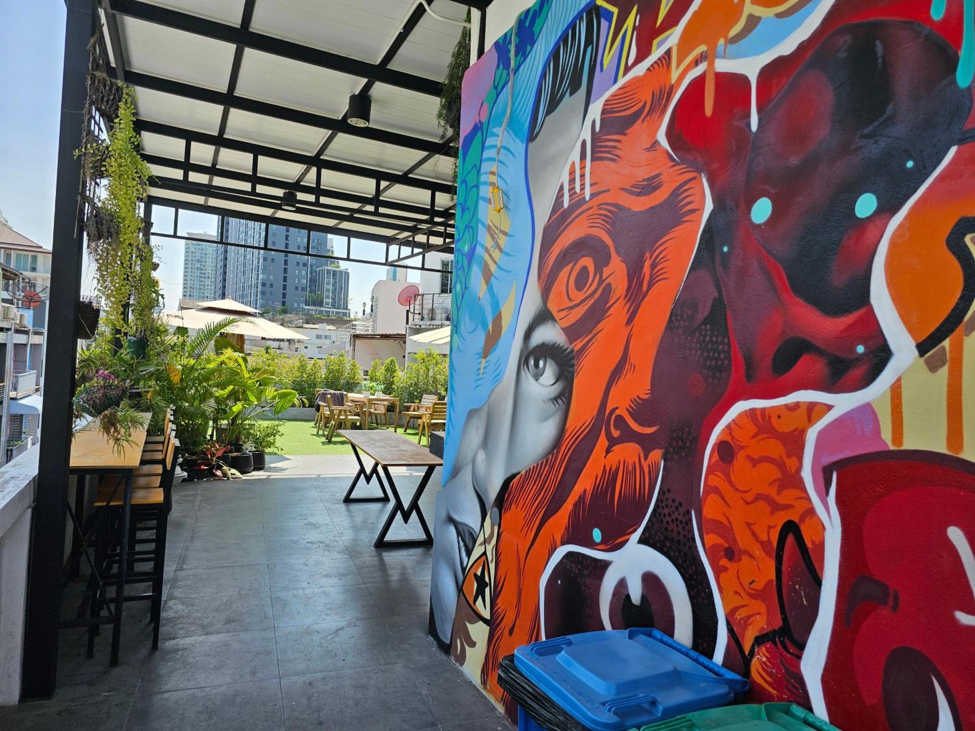 Urban Jungle Hostel Bangkok Extérieur photo