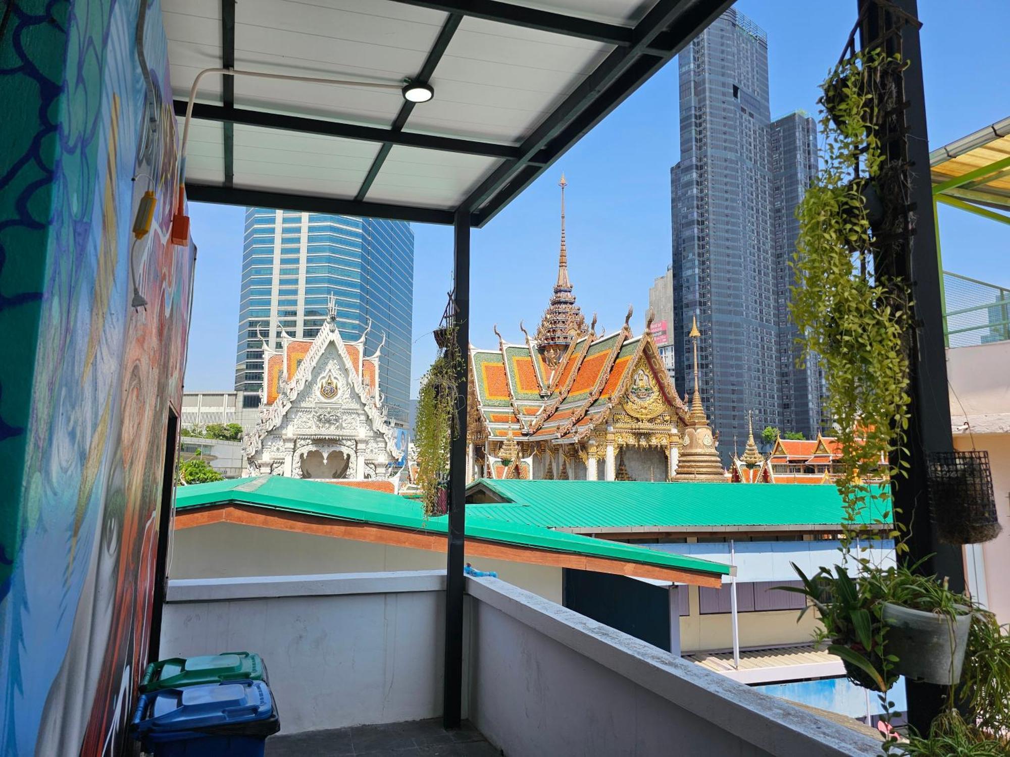 Urban Jungle Hostel Bangkok Extérieur photo