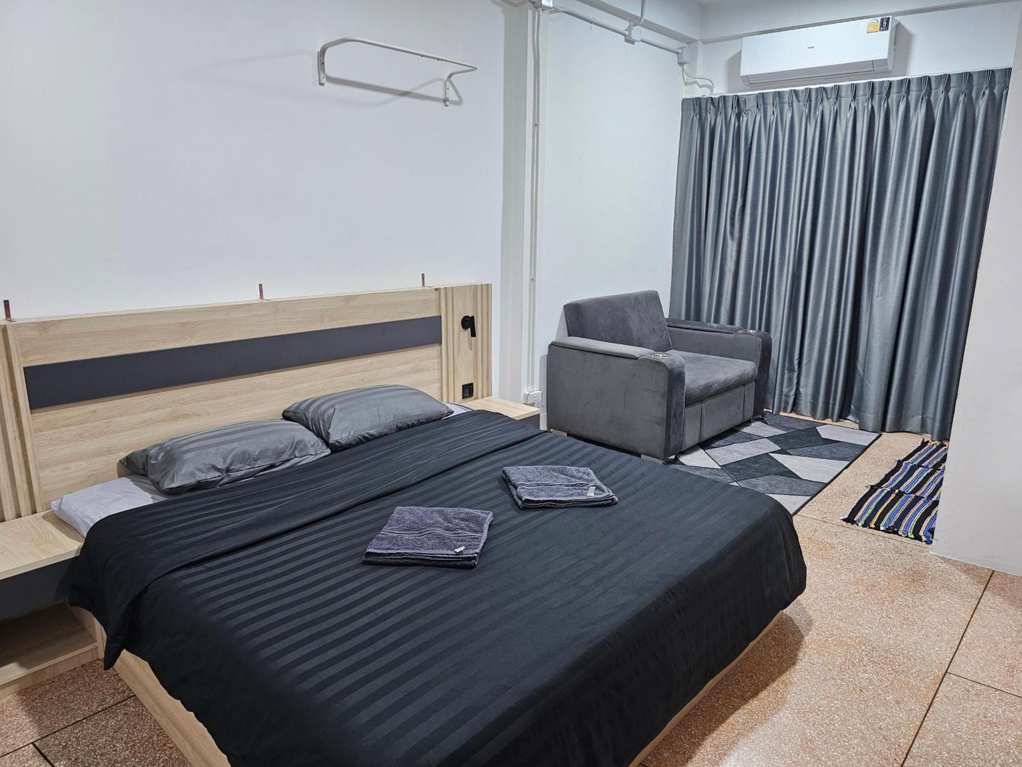 Urban Jungle Hostel Bangkok Extérieur photo