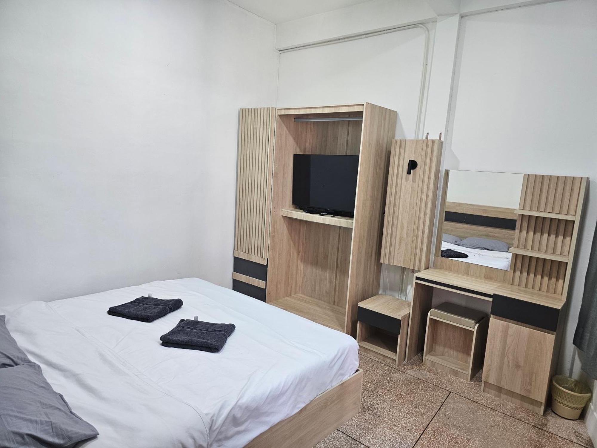Urban Jungle Hostel Bangkok Extérieur photo